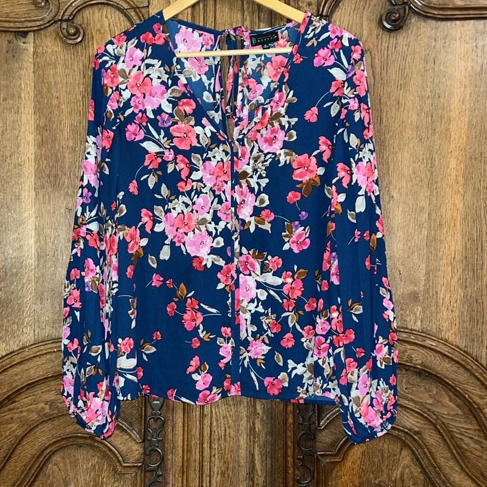 Collection by Bobeau V-Neck Puffed Sleeve Top Floral Keyhole - Picture 4 of 9